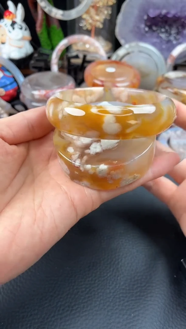 未镶嵌手镯（圆镯）石英质玉60
