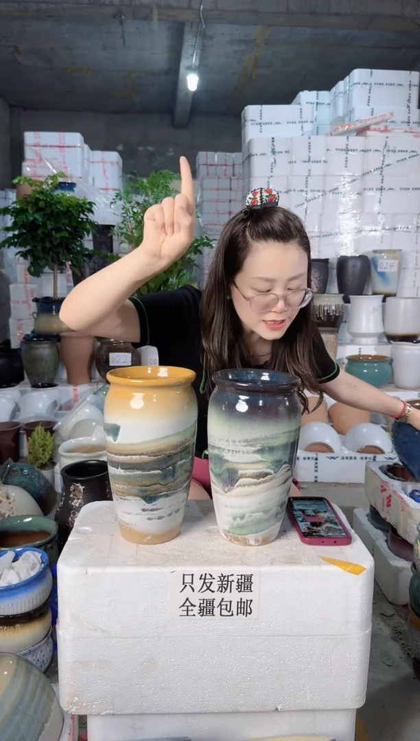 瘦高山水陶盆两个装  口13高25