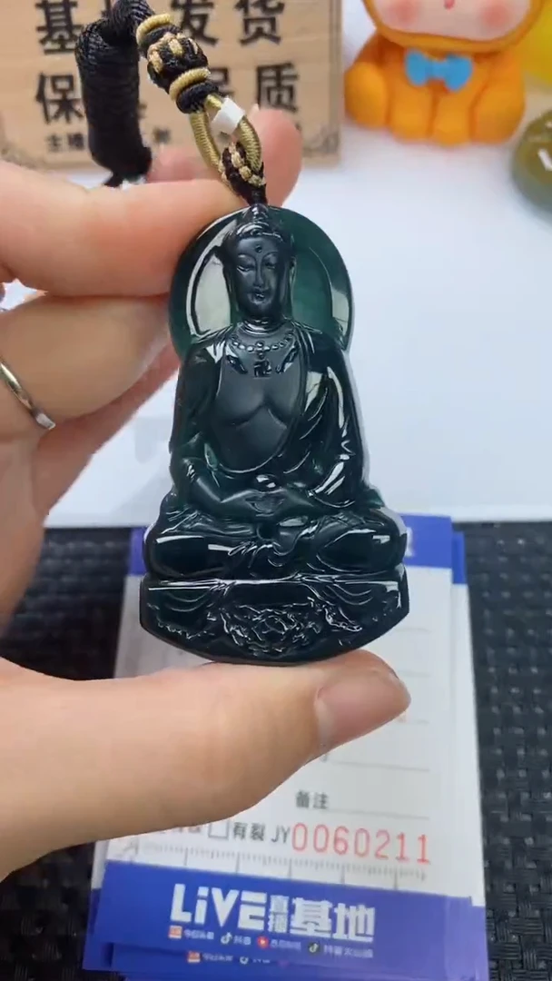 翡翠未镶嵌颈饰