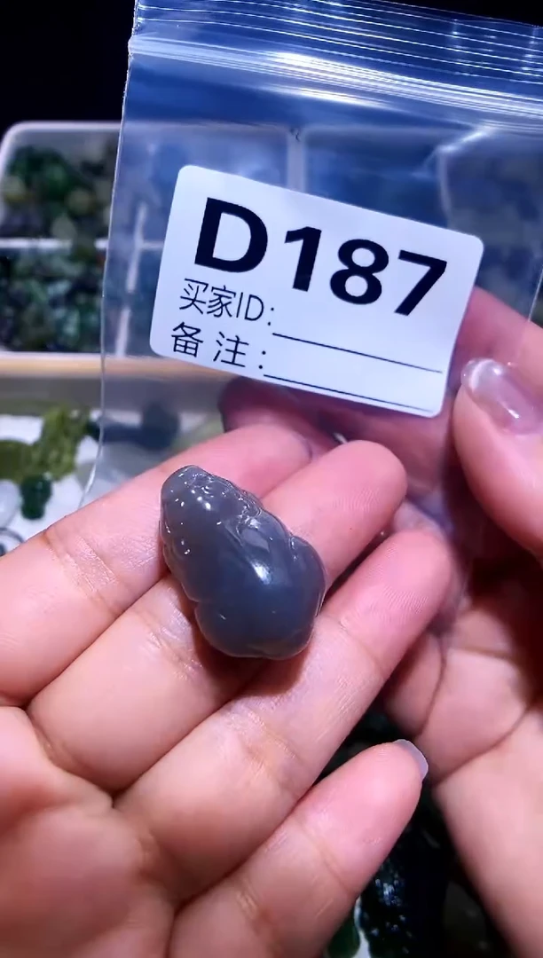 颈饰未镶嵌和田玉 吊坠孔