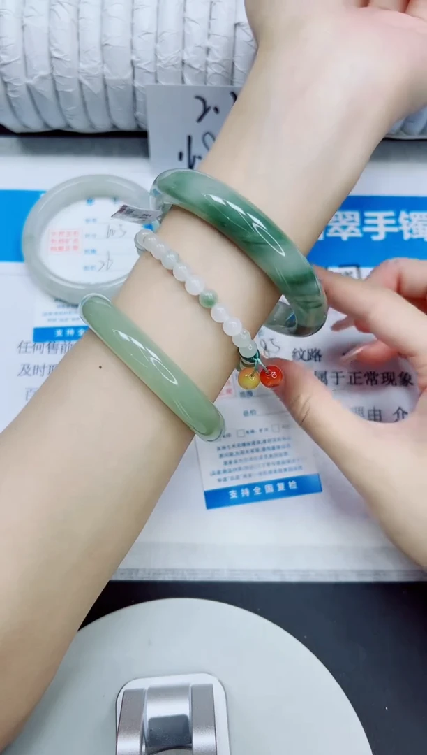 石英质玉手镯未镶嵌85/65
