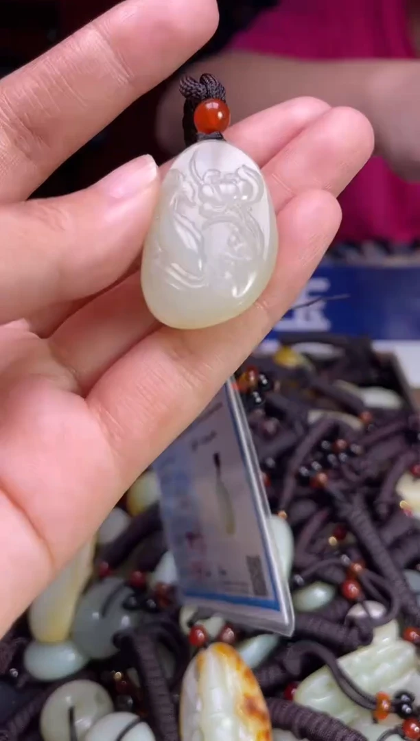 未镶嵌和田玉挂件1