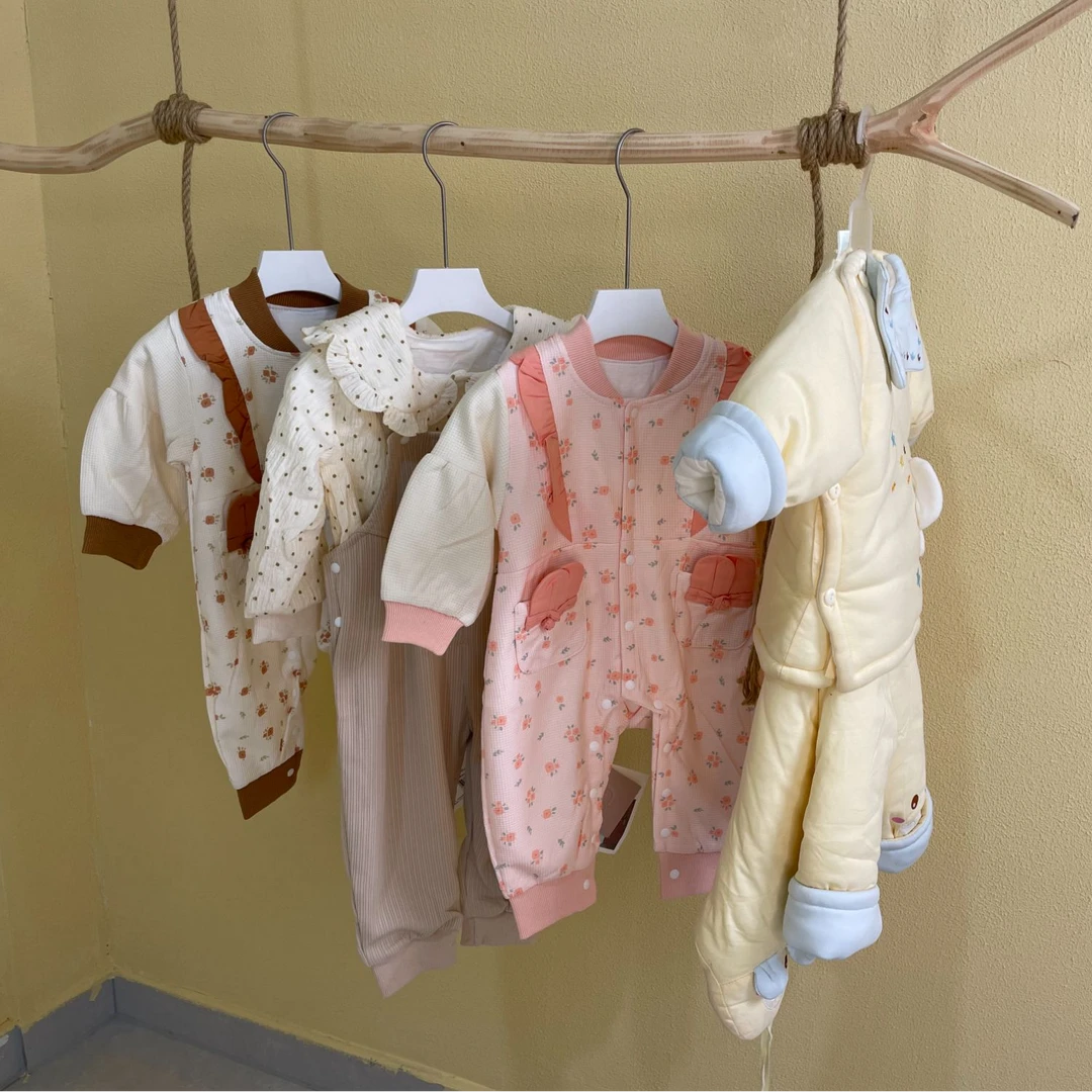 A701-800冰冰春秋新款长袖连体衣碎花设计婴儿爬服外出服