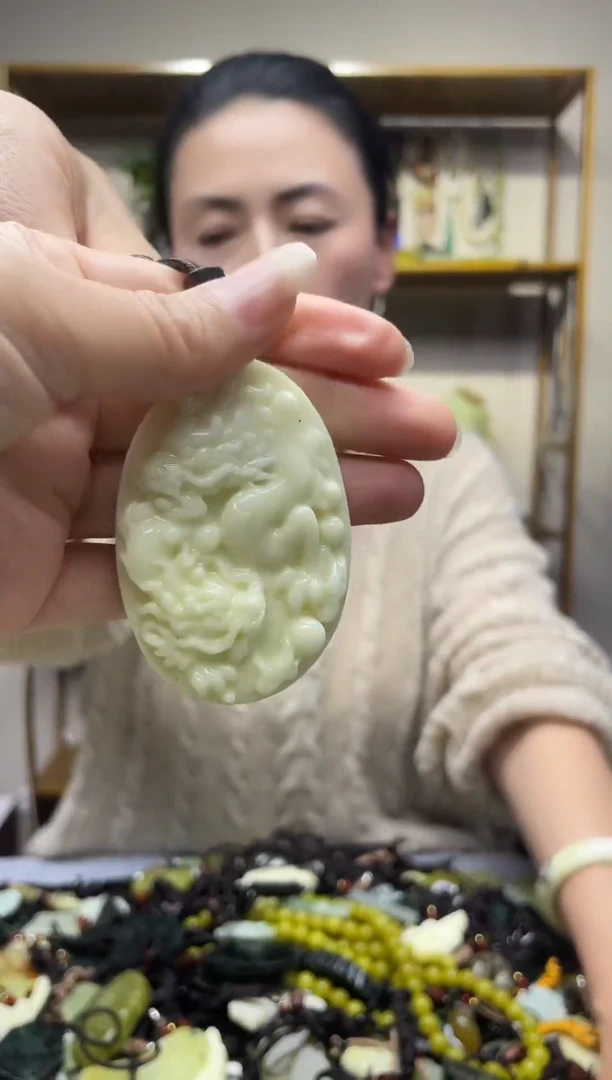 未镶嵌岫玉吊坠`