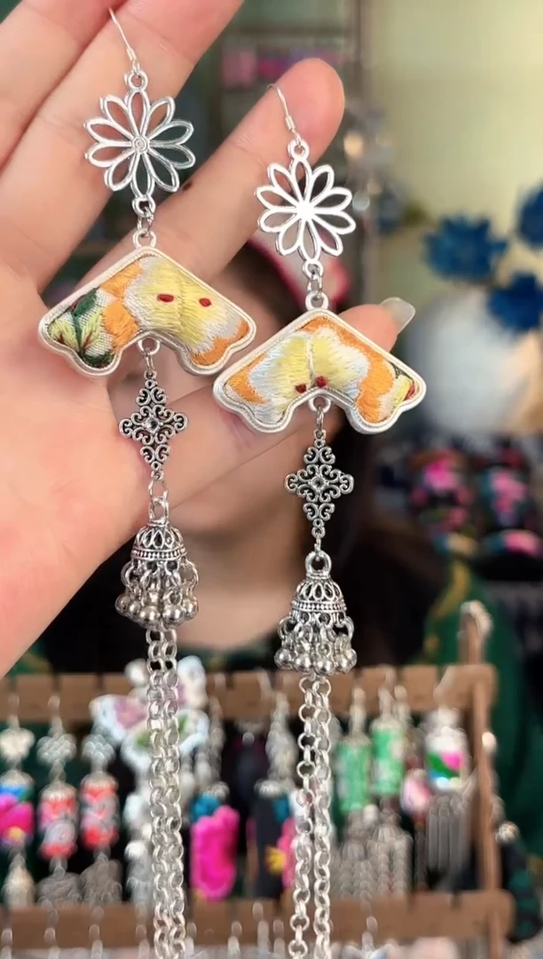 彩云南阁非遗老绣饰品515*