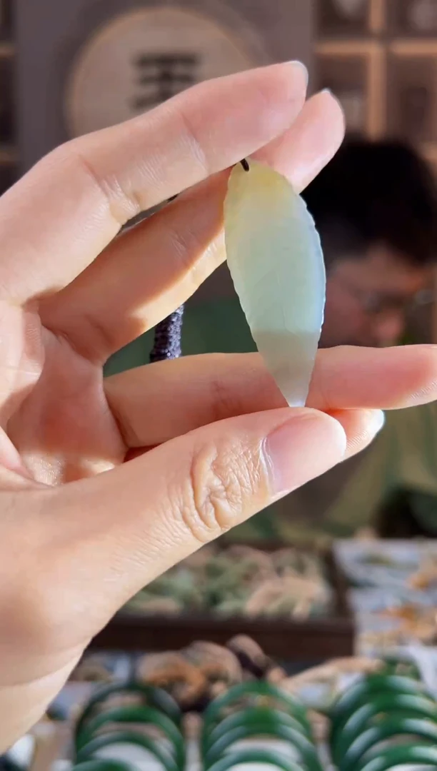 颈饰未镶嵌和田玉拍一发一，拍一发一