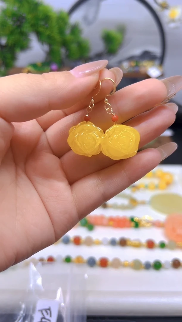 14K金镶嵌蜜蜡耳饰E480