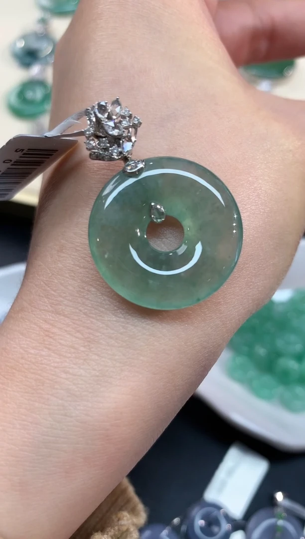 【闪购商品】翡翠吊坠(不含链)18K金镶嵌A36|6999