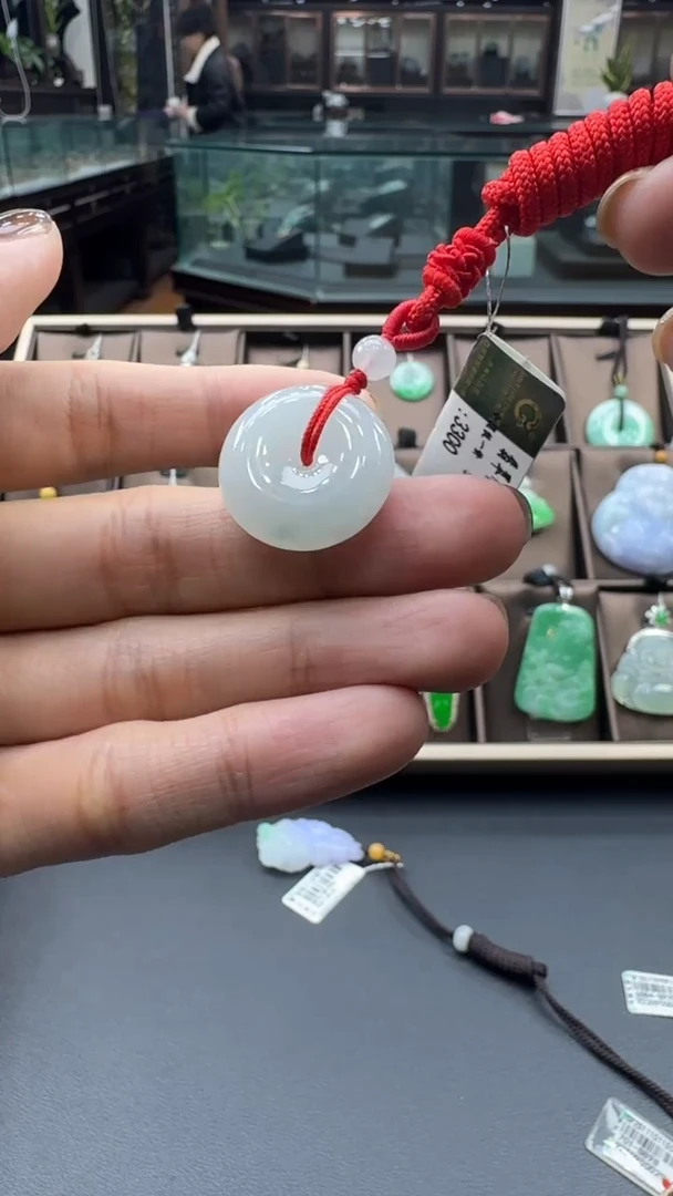 颈饰未镶嵌翡翠平安扣