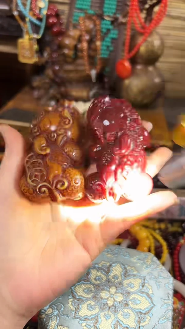 未镶嵌颈饰蜜蜡..................