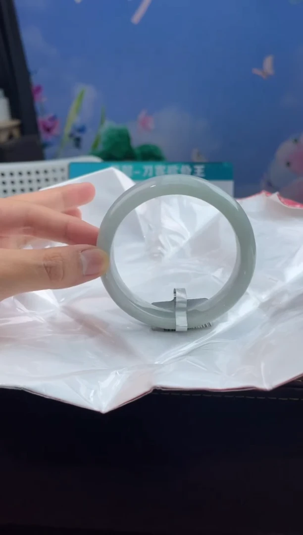翡翠手镯未镶嵌17翡翠手镯(微瑕)