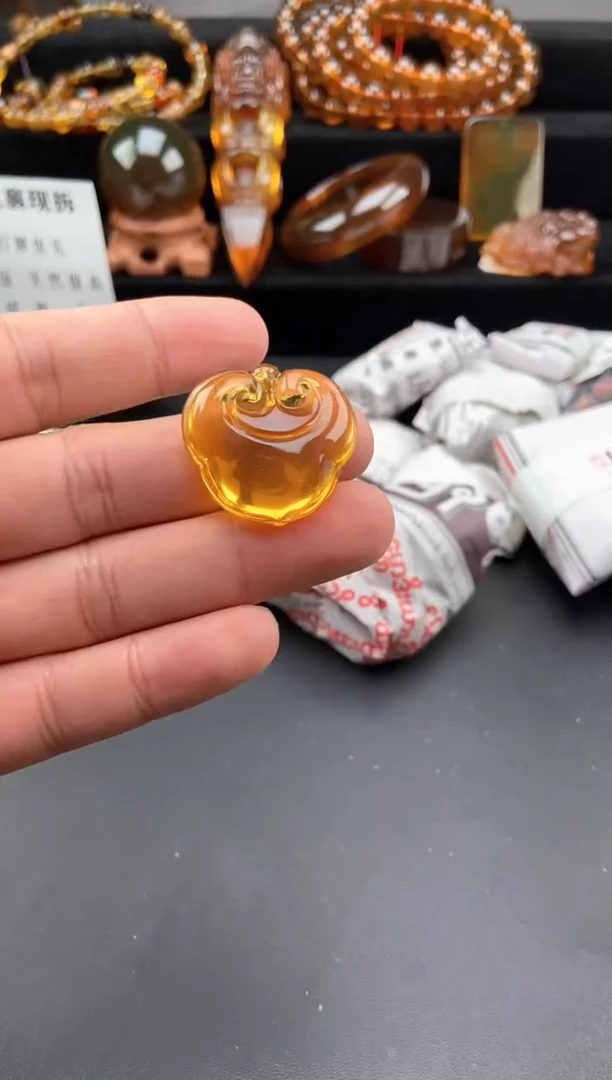 【闪购商品】琥珀颈饰未镶嵌金蓝珀如意锁吊坠