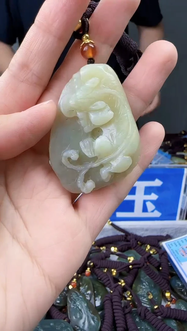 和田玉未镶嵌颈饰1