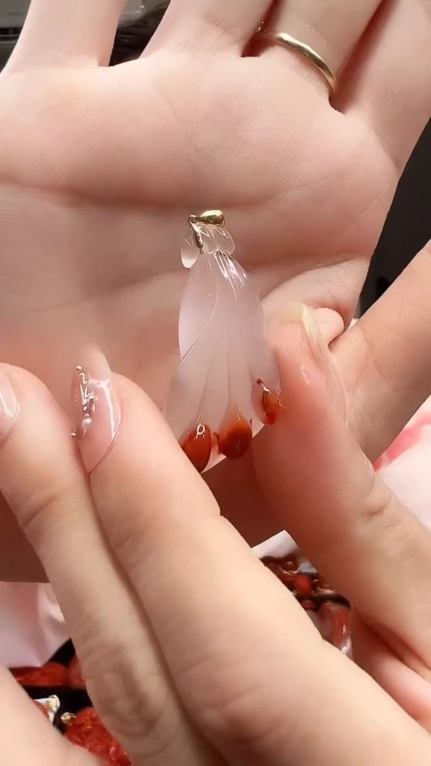 吊坠(不含链)18K金镶嵌南红玛瑙/玉兰花