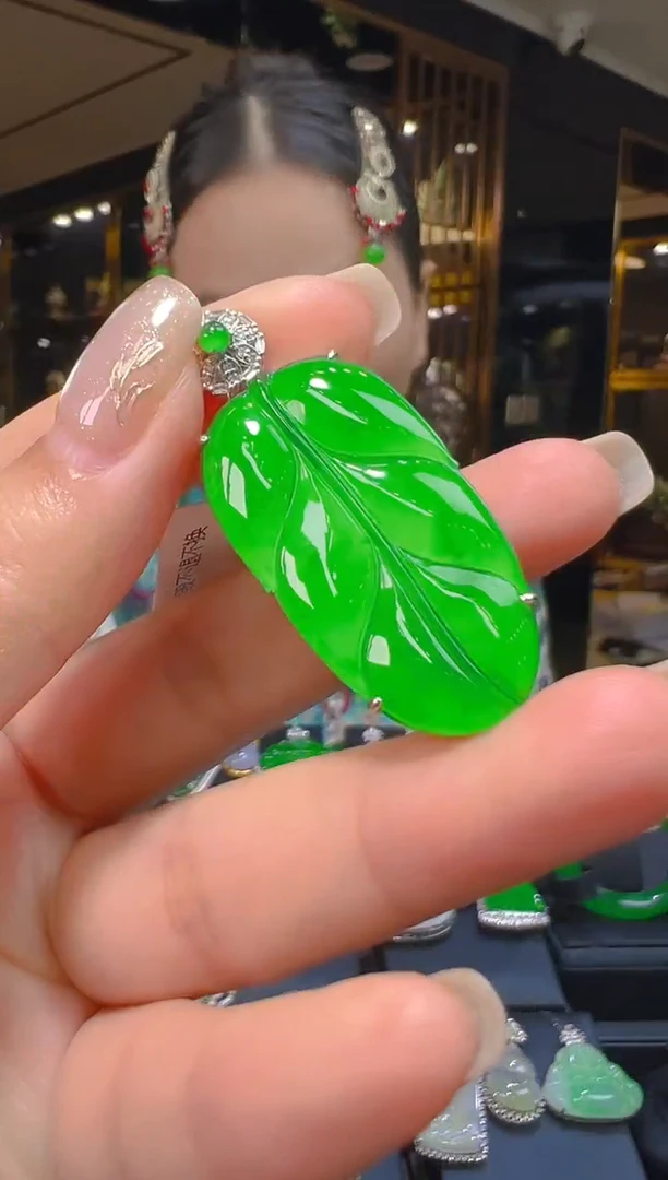 吊坠(赠链)18K金镶嵌翡翠049