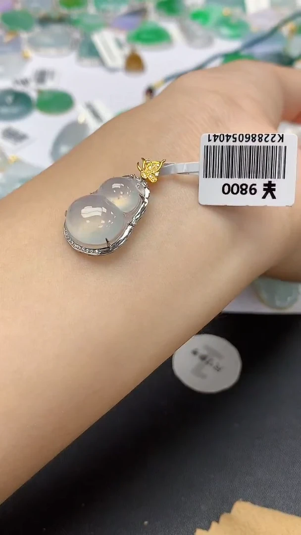 翡翠18K金镶嵌颈饰天然缅甸a货翡翠