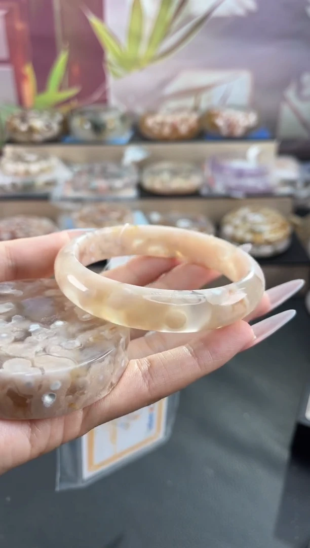 未镶嵌手镯石英质玉60