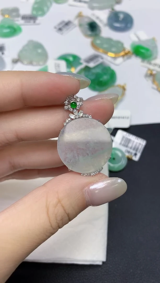 翡翠18K金镶嵌颈饰天然缅甸翡翠A货