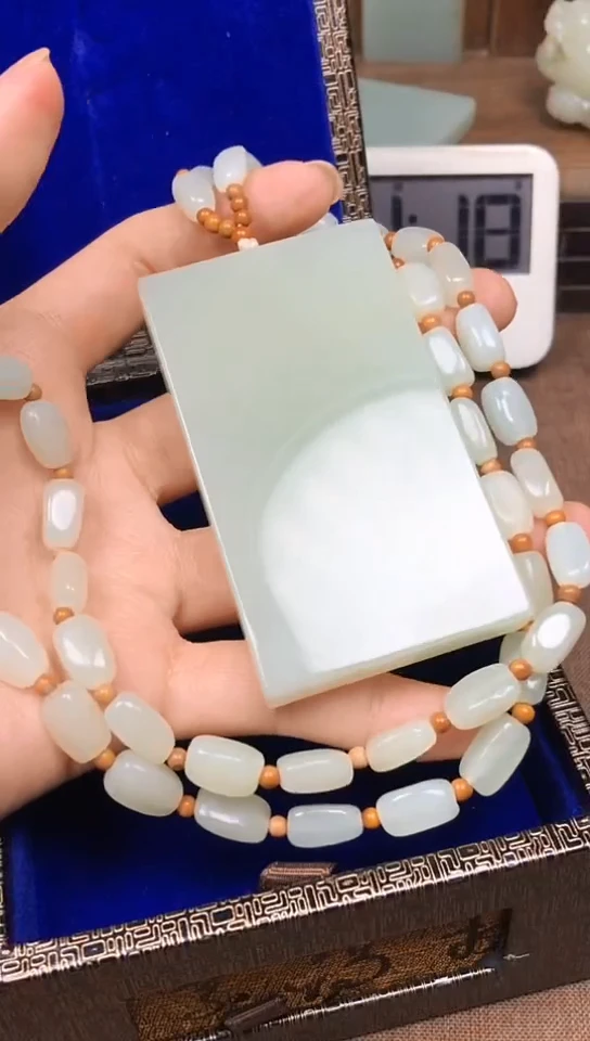 颈饰未镶嵌和田玉孟孟