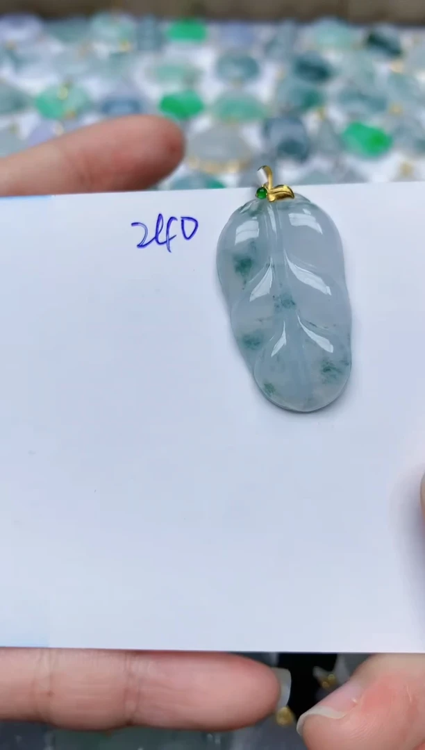 【闪购商品】翡翠颈饰18K金镶嵌天然翡翠A货    240