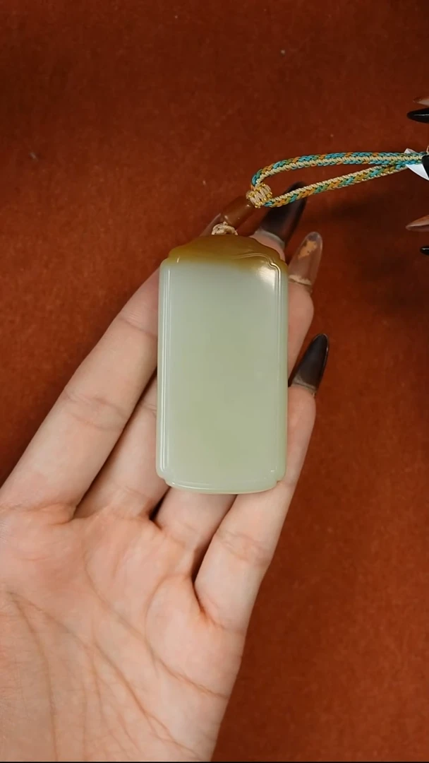 吊坠(赠链)未镶嵌和田玉若羌微色差