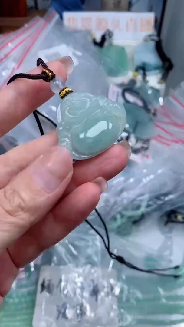 颈饰未镶嵌翡翠吊坠