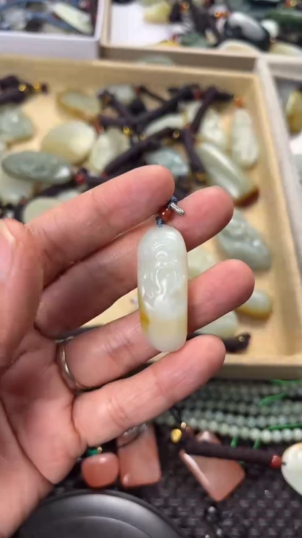 【闪购商品】和田玉颈饰未镶嵌多样性发货没有证书拍一发一有瑕