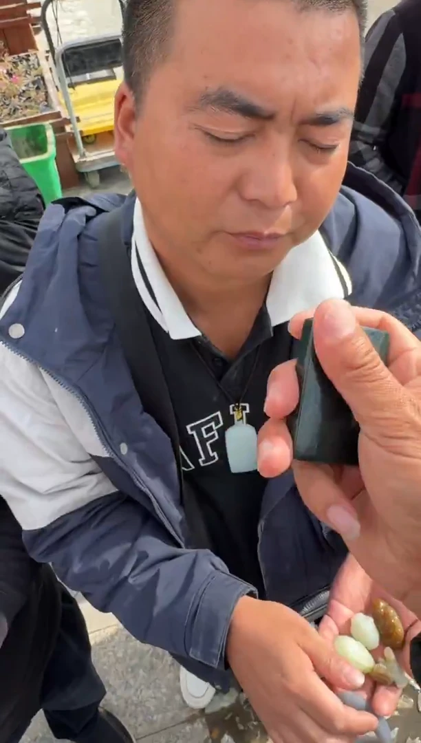 未镶嵌戒指和田玉（糖玉）和田玉