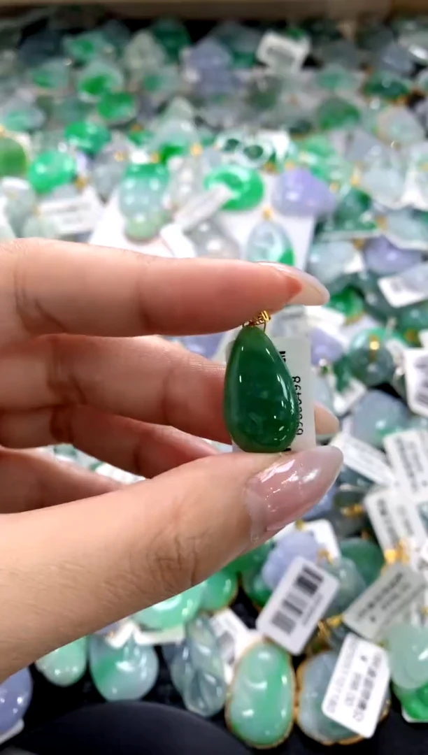 颈饰18K金镶嵌翡翠111111111