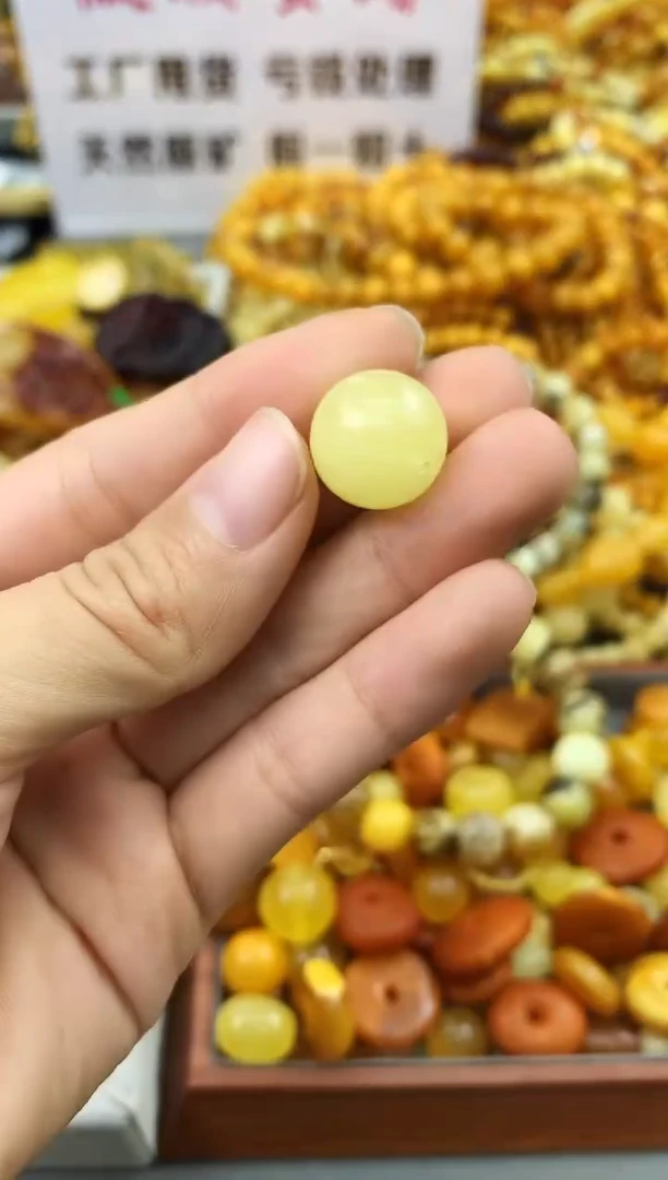 未镶嵌琥珀珠宝奇石129