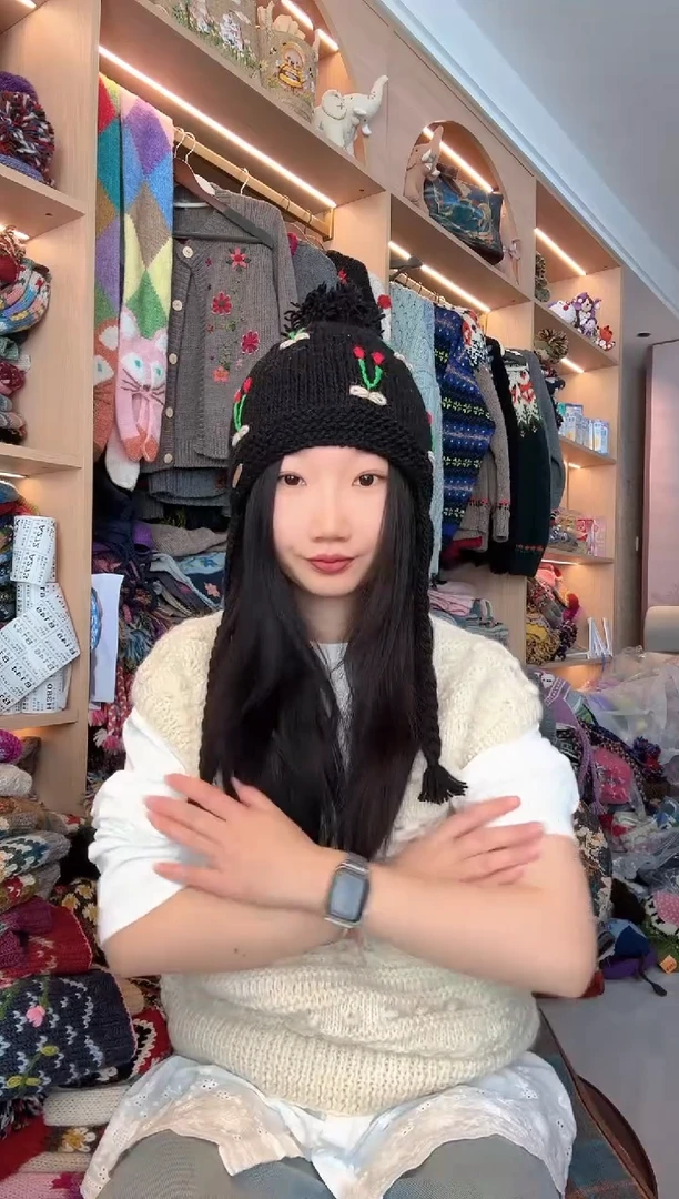 羊毛黑色樱桃护耳