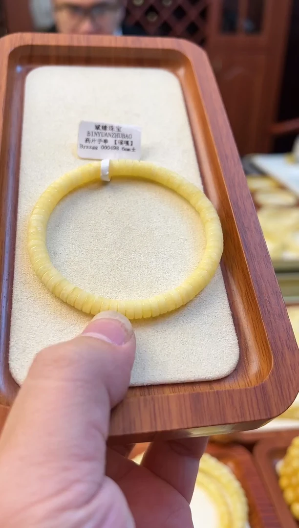 蜜蜡未镶嵌珠宝奇石蜜蜡多样性发其一