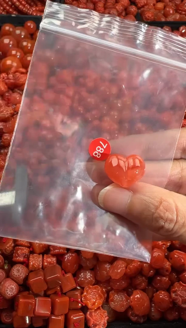 南红玛瑙未镶嵌颈饰1