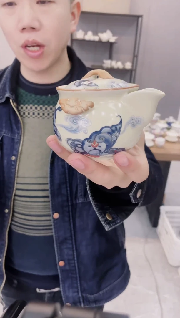 【闪购商品】【席欢李商城】黄汝蝶恋花手抓壶