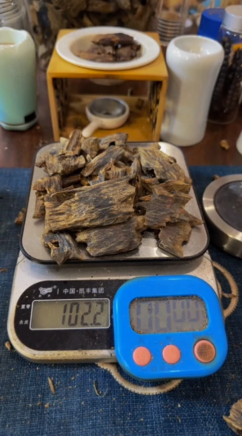 【闪购商品】沉香摆件海南紫棋块料102克