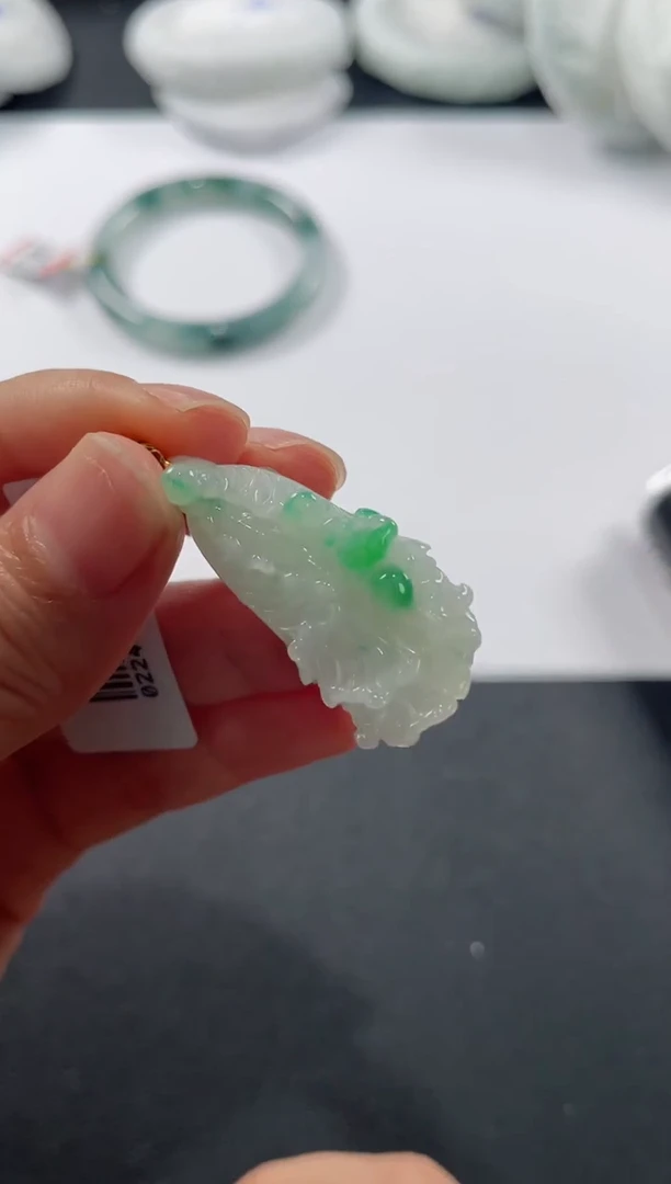 颈饰18K金镶嵌翡翠基地发货H 0650 白菜