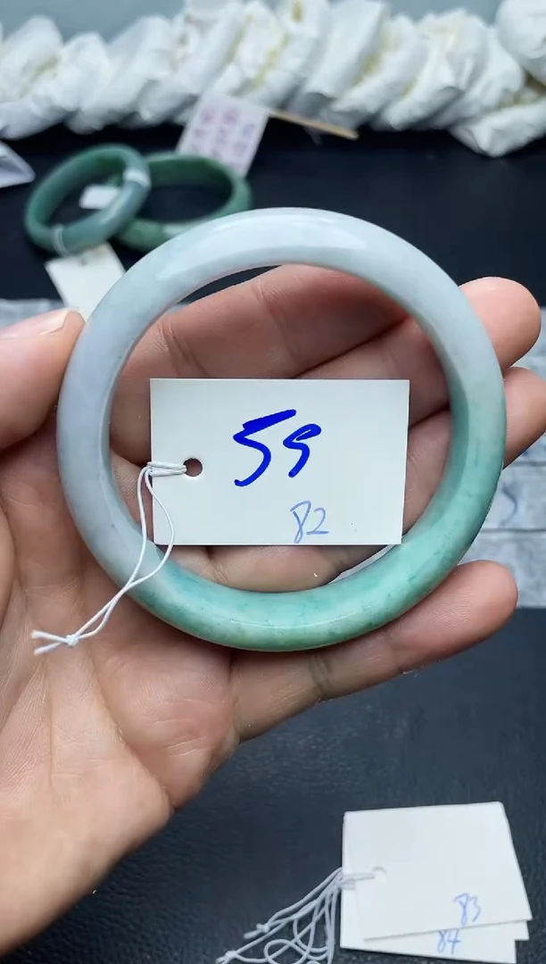 未镶嵌手镯翡翠82