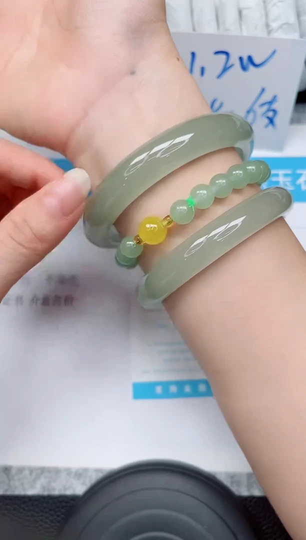 未镶嵌手镯石英质玉104-65