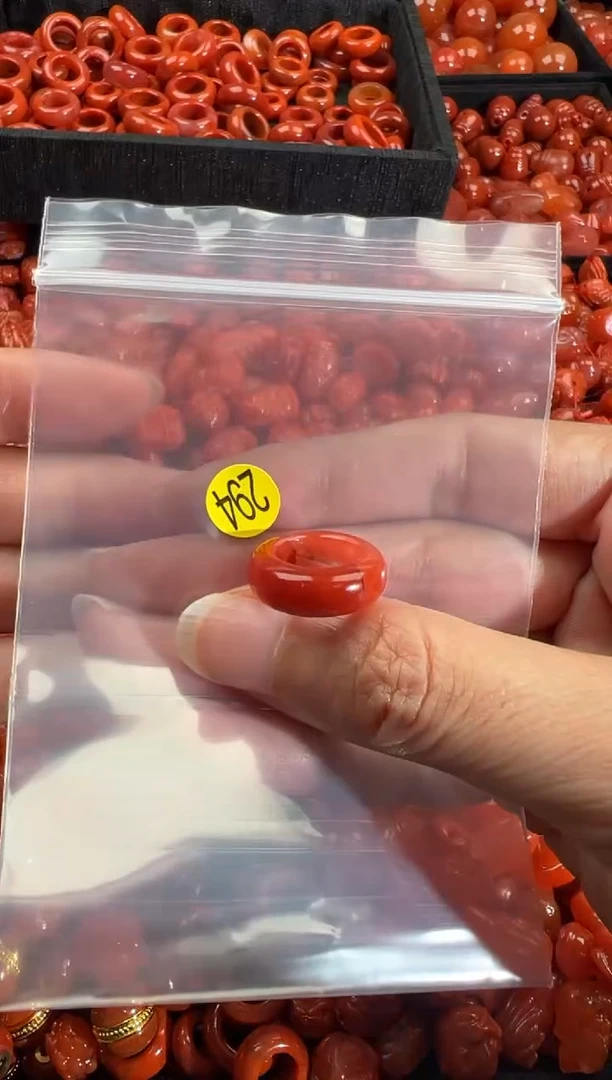 南红玛瑙未镶嵌颈饰1