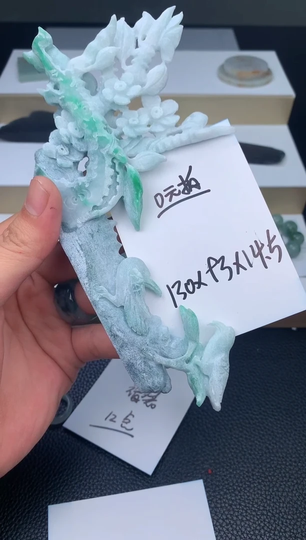定制翡翠未镶嵌左*摆件
