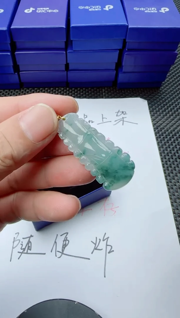 翡翠未镶嵌颈饰1112341201201