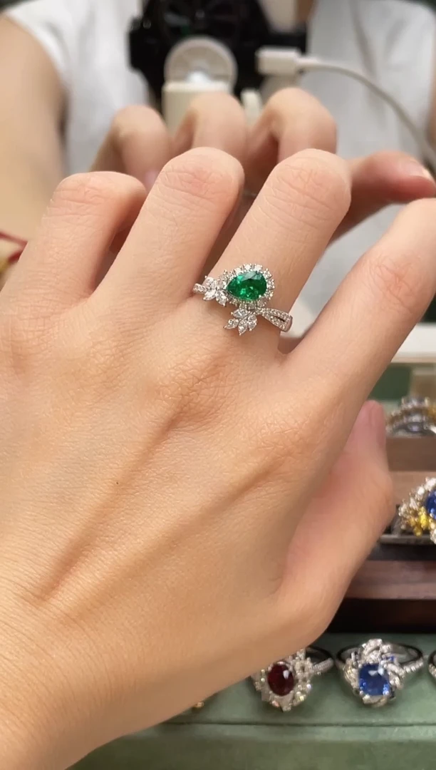 祖母绿戒指18K金镶嵌阿富汗沃顿极微油主石：0.74ct