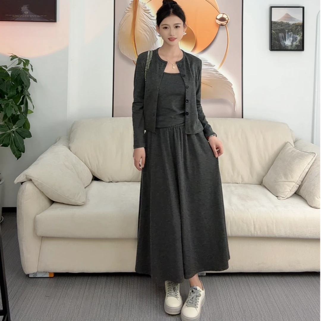 2025早春穿搭套装裙女高级感韩系气质时气针织开衫吊带半裙三件套