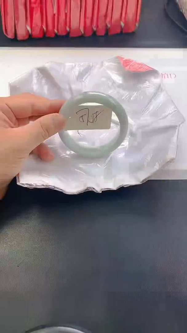 未镶嵌手镯翡翠100