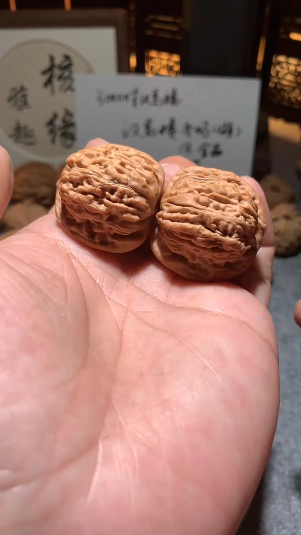 文玩核桃把件【核缘雅趣】34左右汉高楼，同尺寸随机发