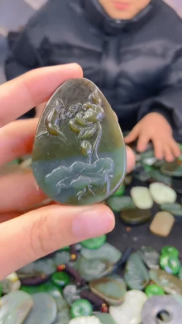 颈饰未镶嵌和田玉1