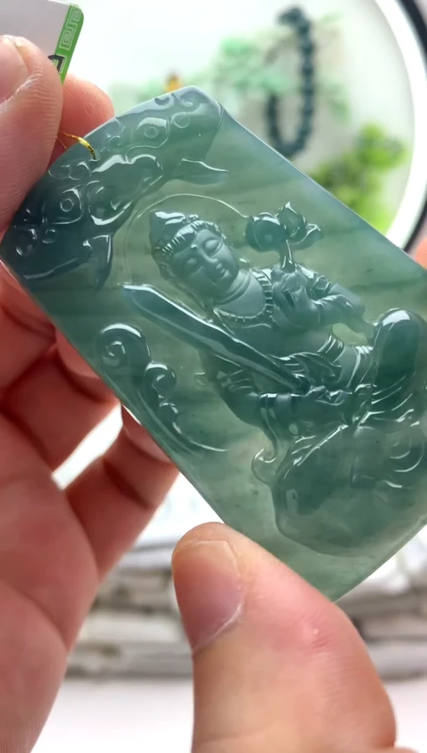翡翠未镶嵌颈饰虚空藏