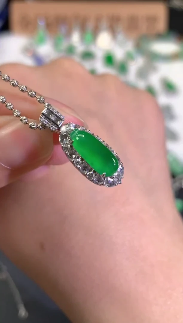 吊坠(不含链)18K金镶嵌翡翠手****雯Q430|35000