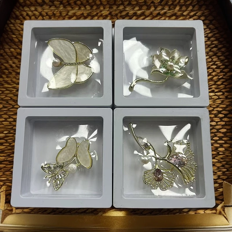 合金胸针 预售17【惊喜】新年宠粉王炸款胸针/随机发一