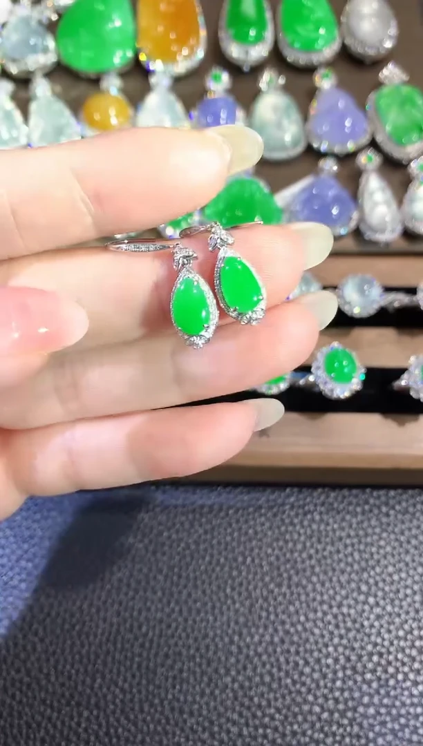 18K金镶嵌翡翠耳饰A42